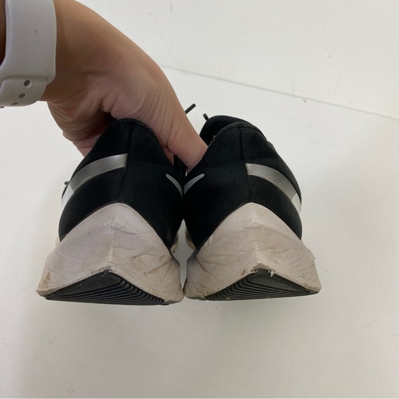 Nike Zoom Winflow Black & White athletic running shoes - Picture 5 of 8